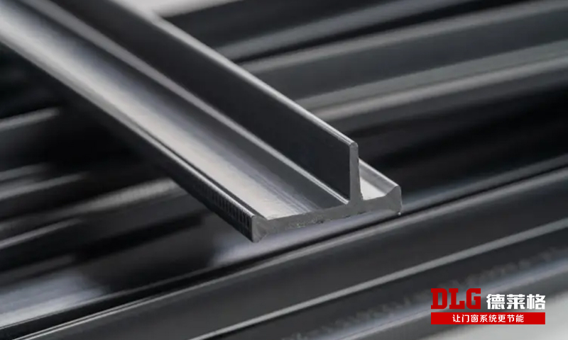 节能之谜：为何两扇看似相同的窗户，能耗差距竟达30%？